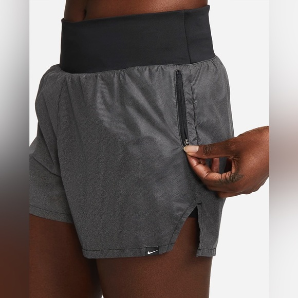 Women's Nike Run Division Mid-Rise 3” 2-in-1 Reflective Shorts, NWT - Picture 4 of 11